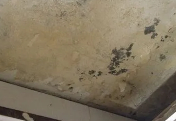 站前阳台漏水维修公司分享下站前卫生间渗水维修需要注意哪些问题。